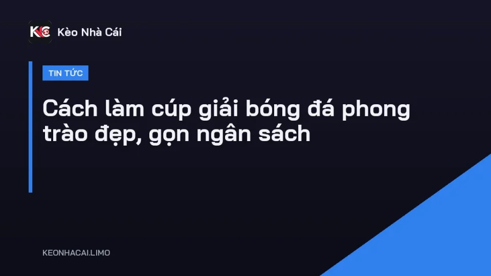 Cúp vô địch giải bóng đá phong trào đặt trên bàn cạnh quả bóng và huy chương