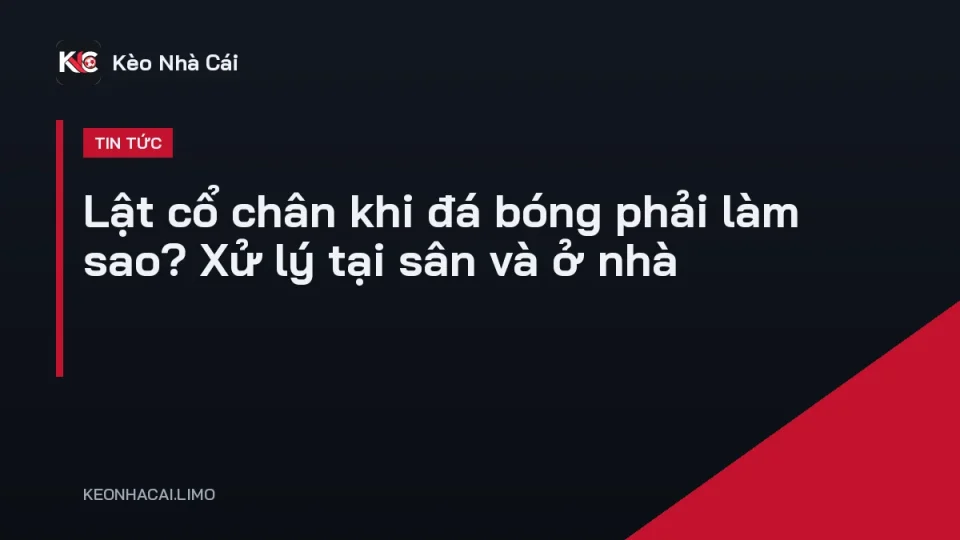Người chơi bóng băng ép cổ chân sau khi bị lật cổ chân khi đá bóng